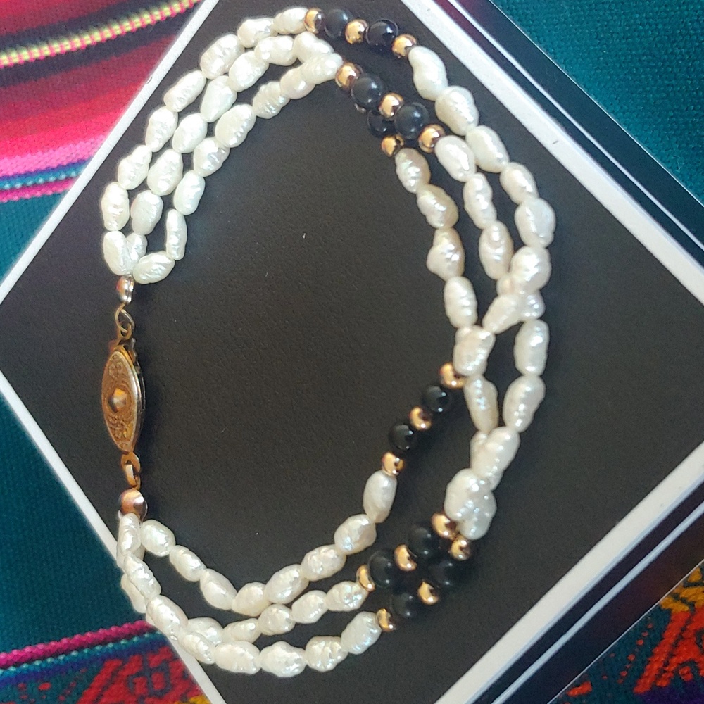 Vintage beauty faux pearl black & white women's bracelet-8 inches - Picture 2 of 12